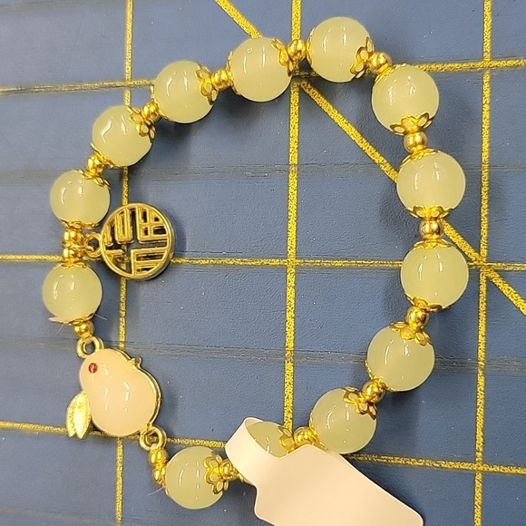 Felt's Fun Finds Jewelry - Pear Asisan Opaque & Gold Tone Beaded 6.5" Stretch Bracelet